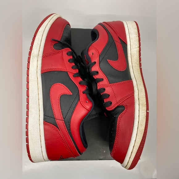 Jordan 1 Low Reverse Bred - Picture 5 of 6